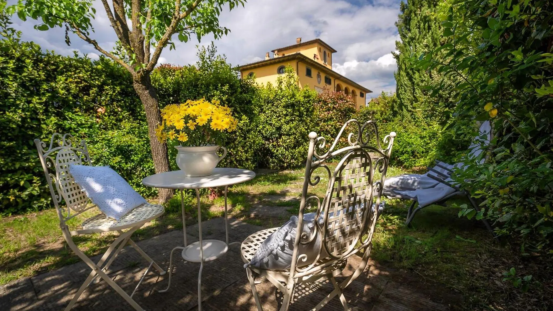 Zwei Zimmer Wohnung La Colombaia Mit Garten Massa e Cozzile