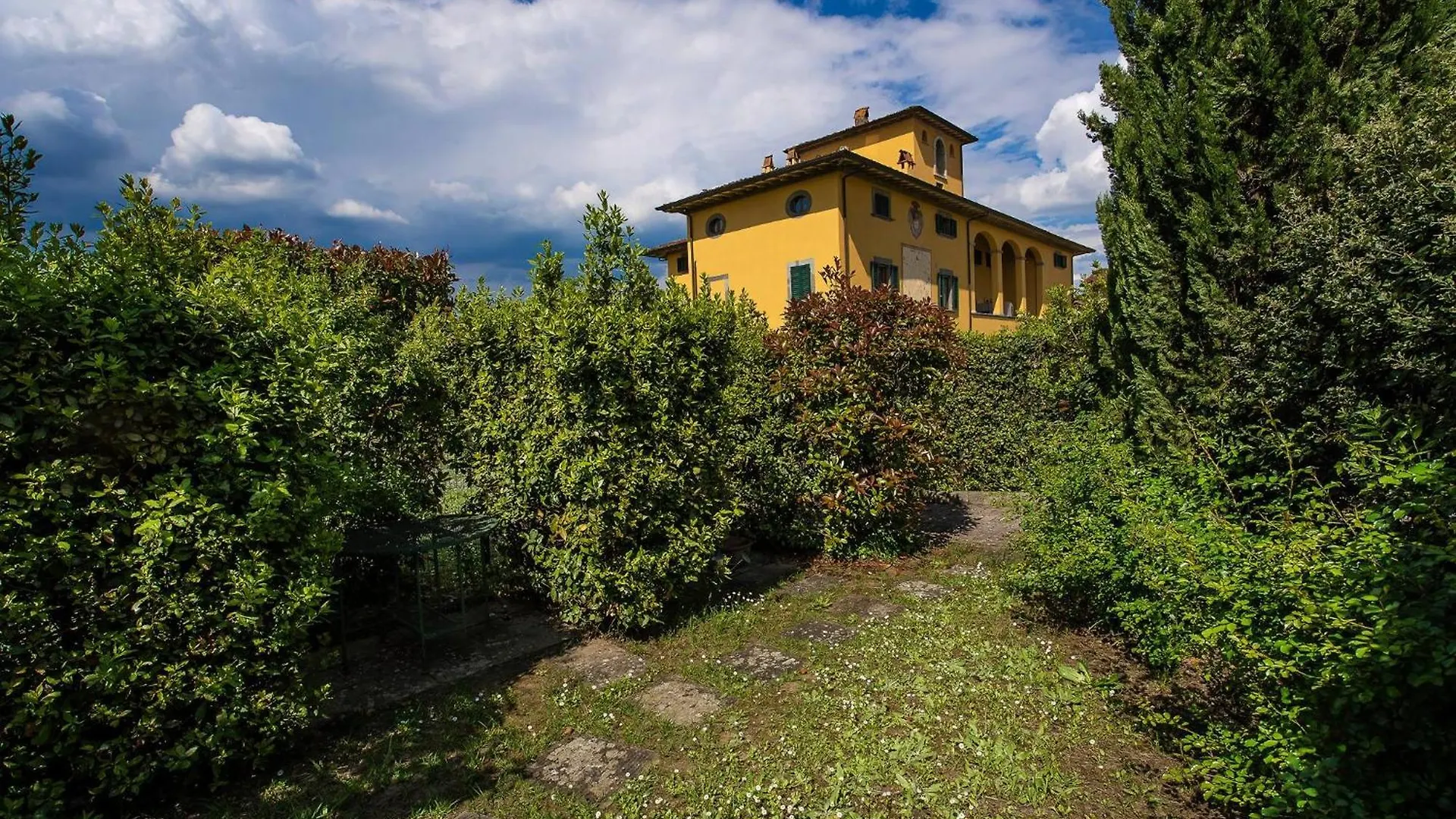 Zwei Zimmer Wohnung La Colombaia Mit Garten Massa e Cozzile شقة