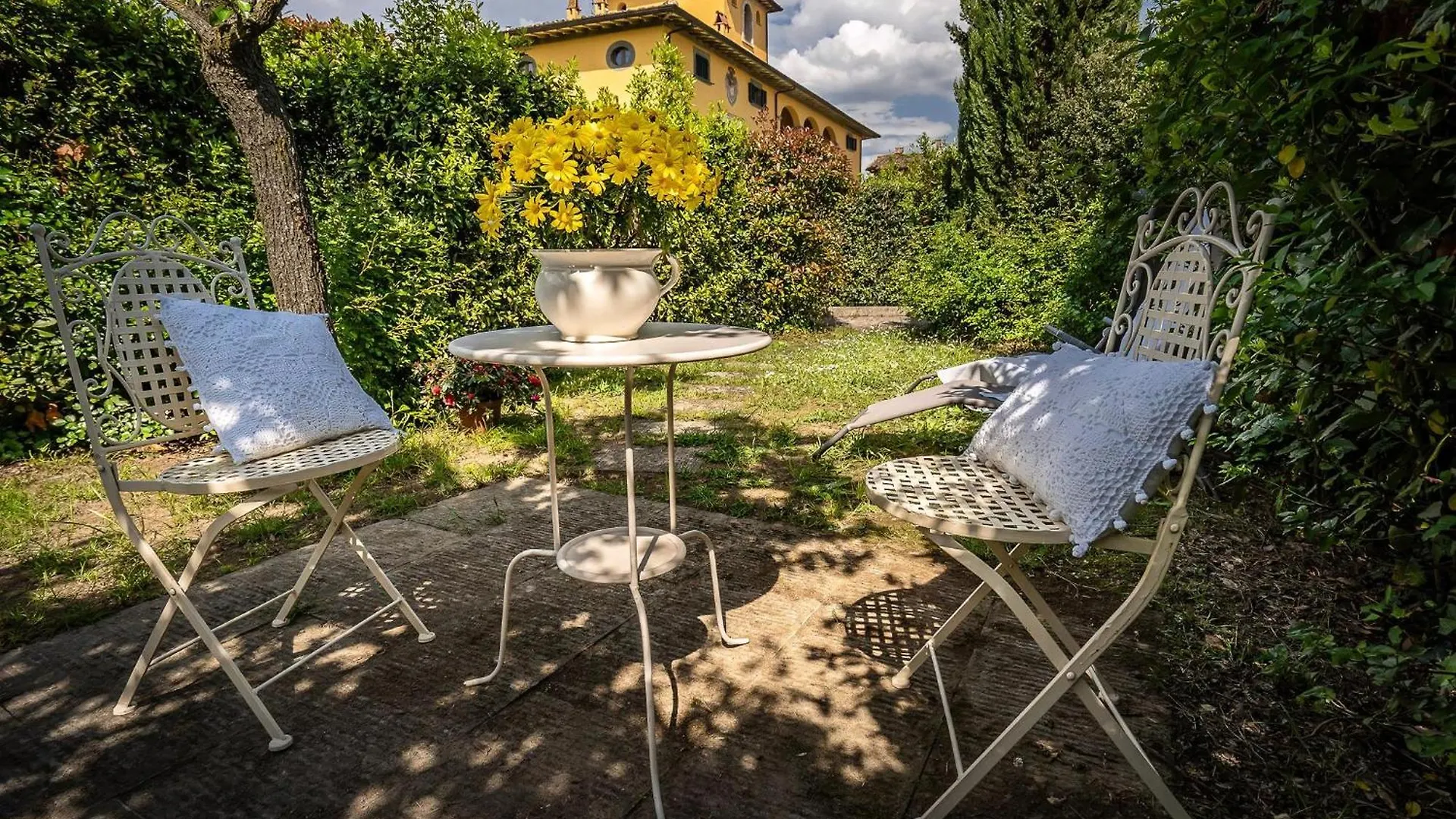 Zwei Zimmer Wohnung La Colombaia Mit Garten Massa e Cozzile شقة
