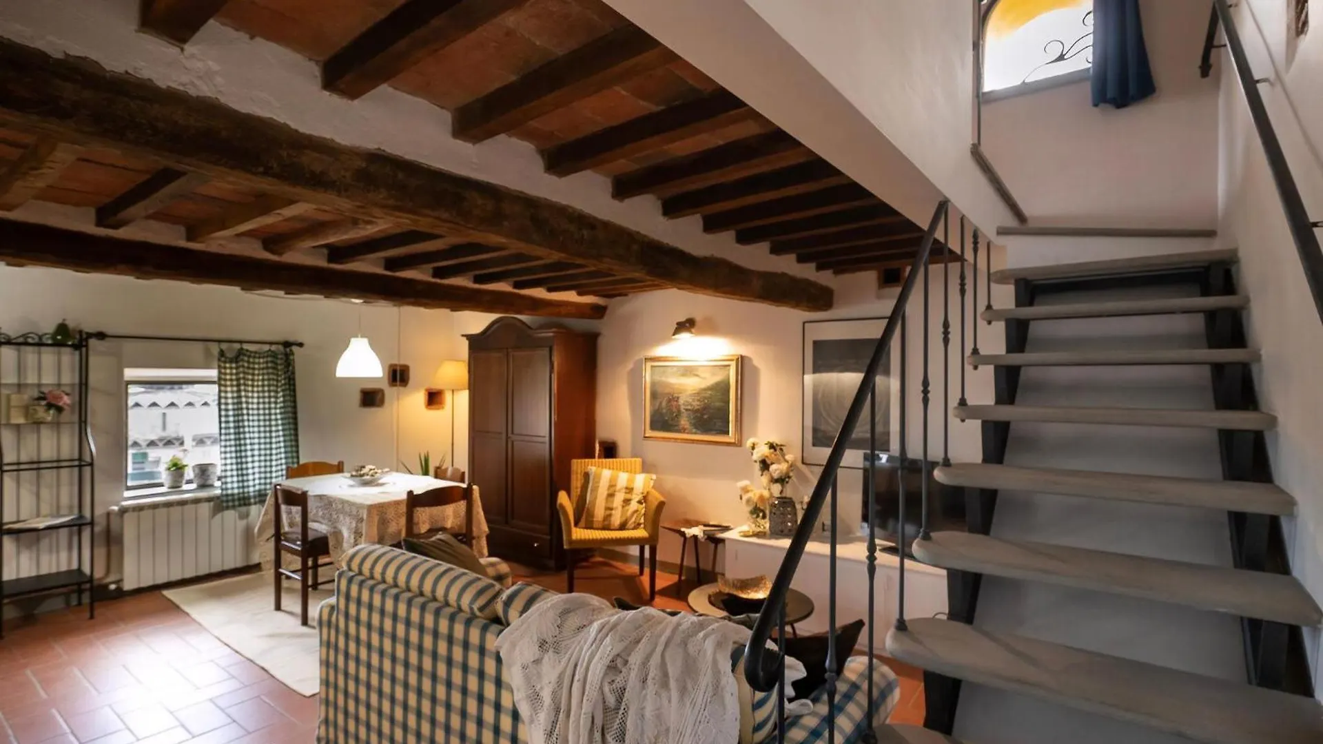 Zwei Zimmer Wohnung La Colombaia Mit Garten Massa e Cozzile